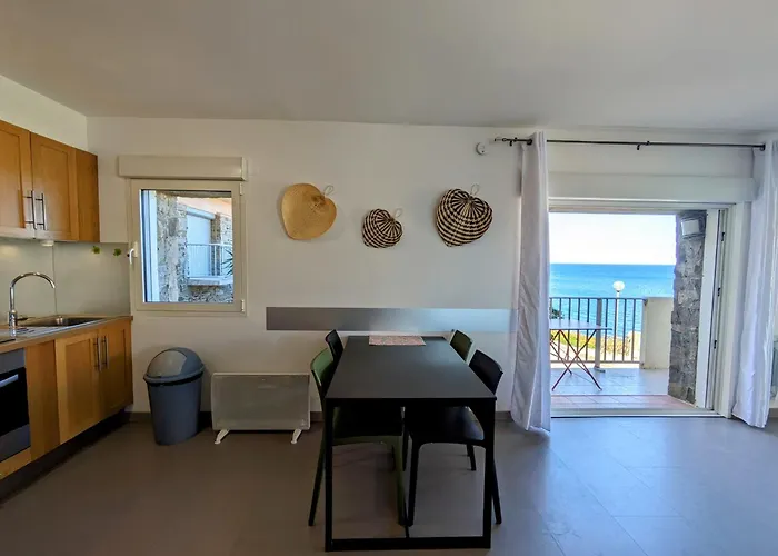 Vue A 1 Min A Pied Des Plages Avec Parking Prive Appartement *